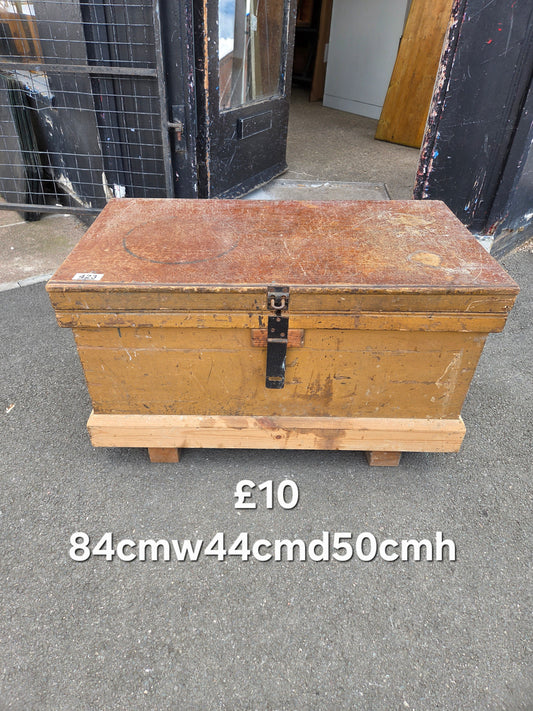 Vintage ottoman 🌟 Free delivery in Leicester 🌟